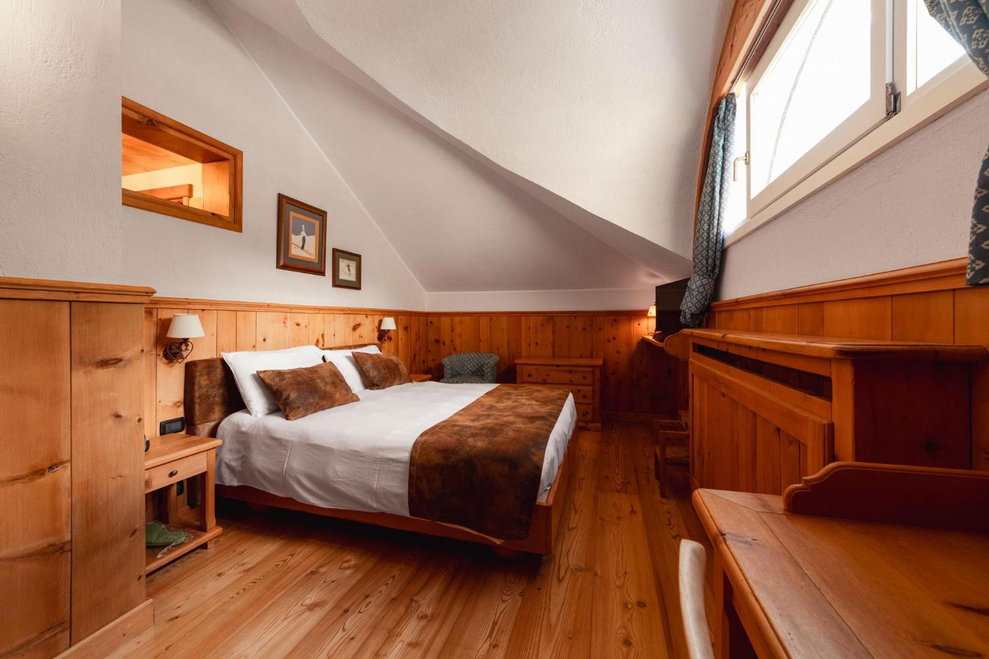 Hotel Bouton D'Or - Κουρμαγιέρ Εξωτερικό φωτογραφία