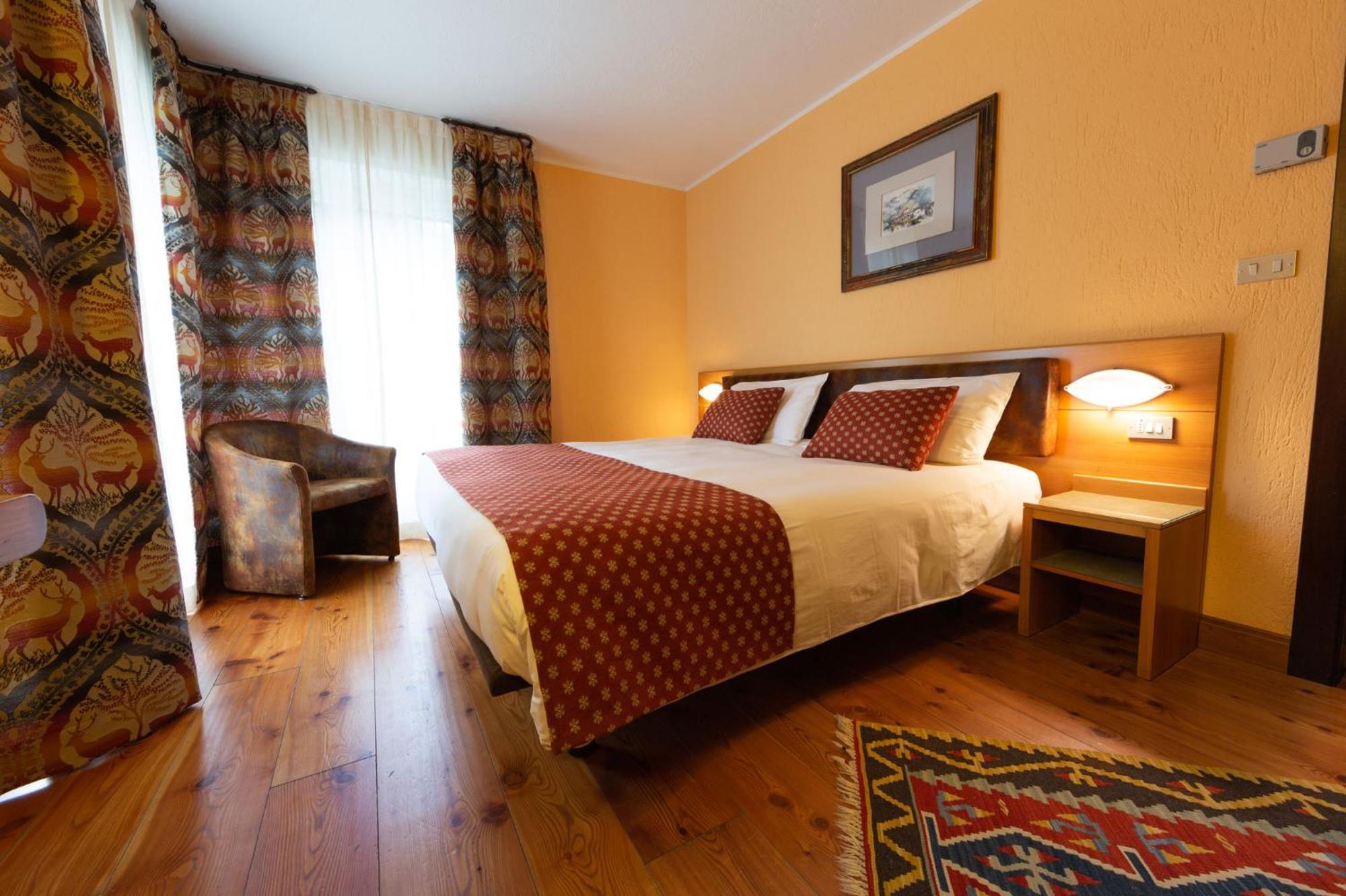 Hotel Bouton D'Or - Κουρμαγιέρ Εξωτερικό φωτογραφία