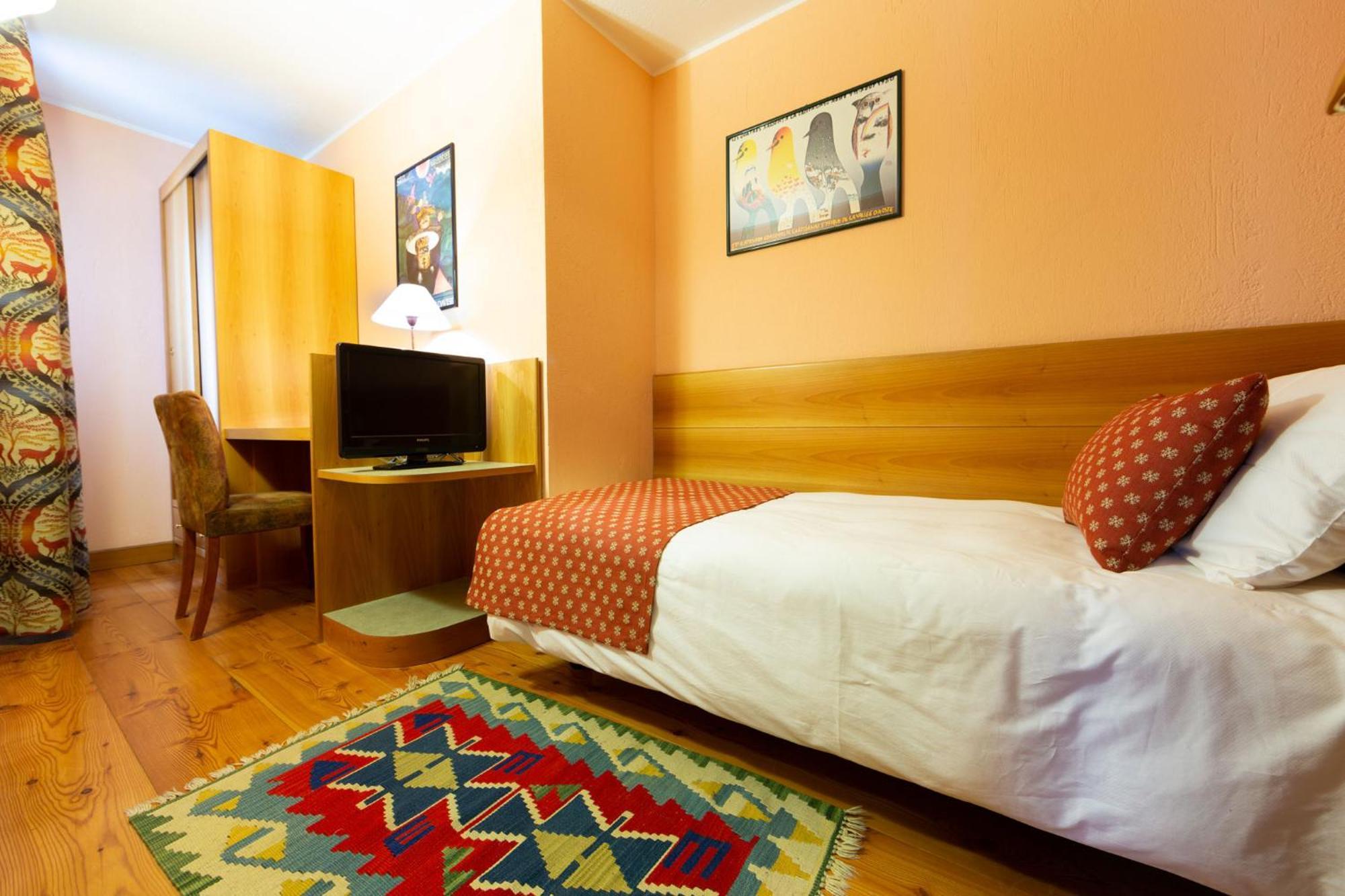 Hotel Bouton D'Or - Κουρμαγιέρ Εξωτερικό φωτογραφία
