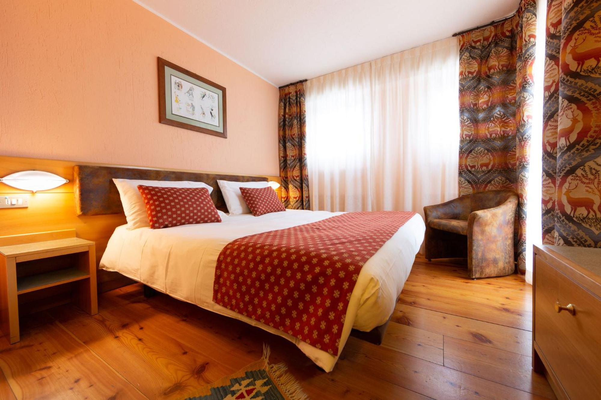 Hotel Bouton D'Or - Κουρμαγιέρ Εξωτερικό φωτογραφία