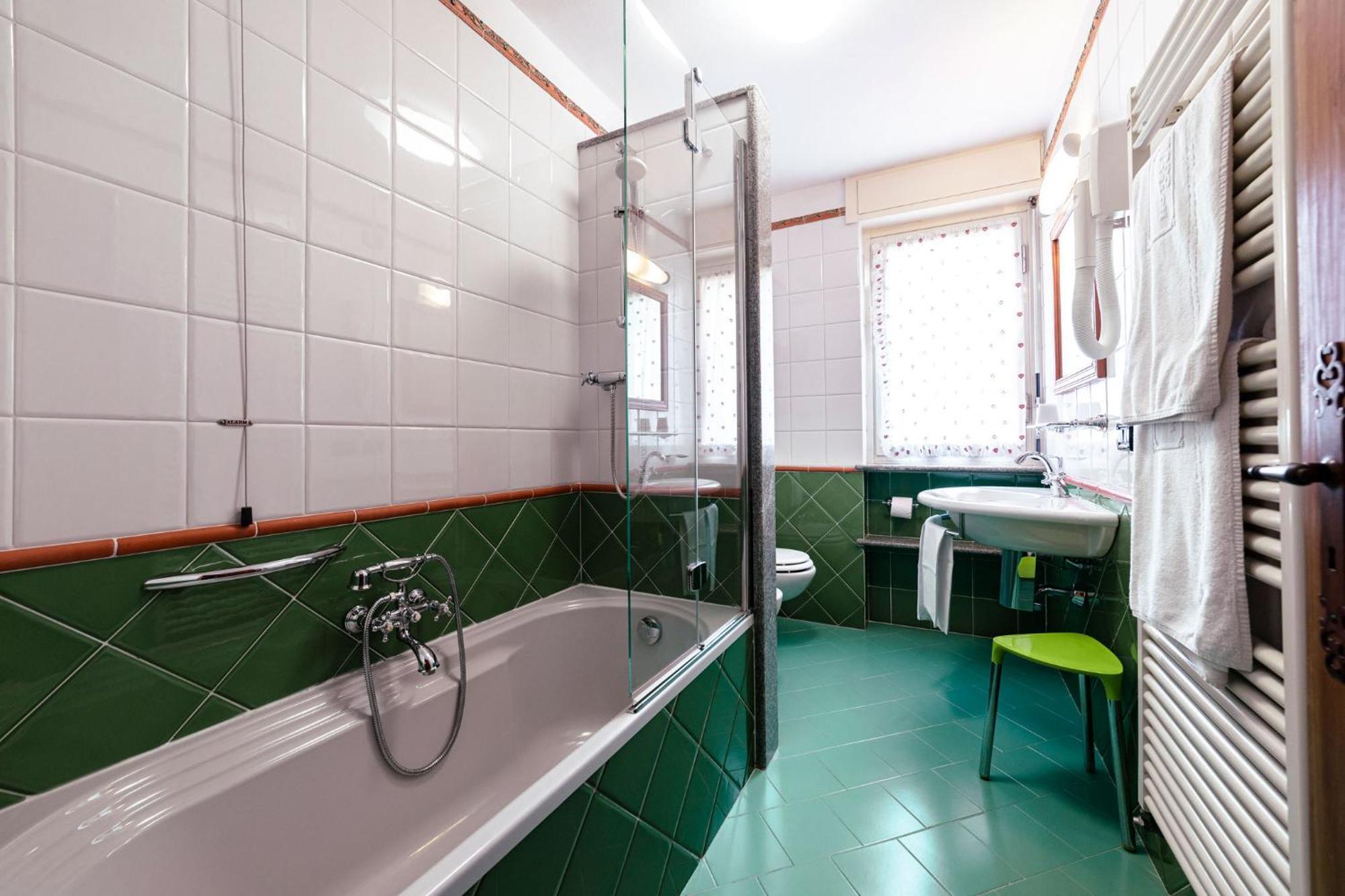 Hotel Bouton D'Or - Κουρμαγιέρ Εξωτερικό φωτογραφία