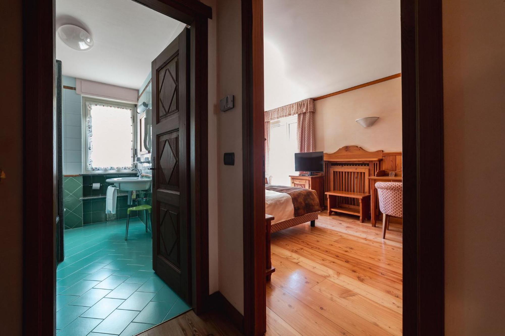 Hotel Bouton D'Or - Κουρμαγιέρ Εξωτερικό φωτογραφία
