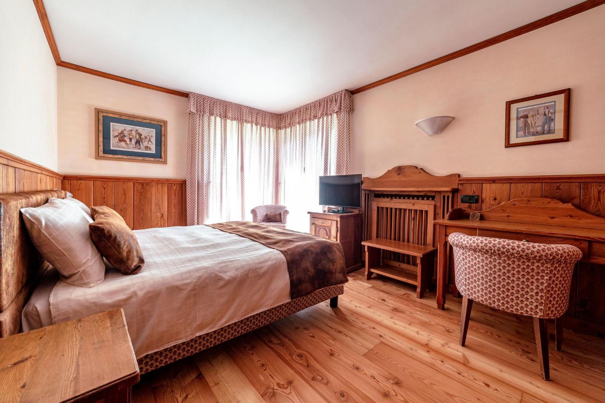Hotel Bouton D'Or - Κουρμαγιέρ Εξωτερικό φωτογραφία