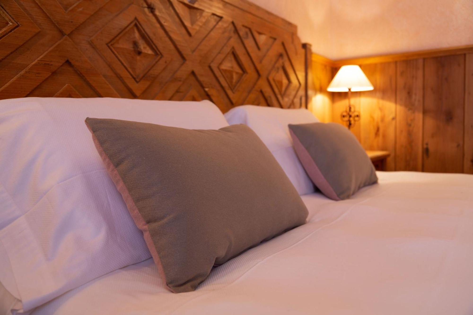 Hotel Bouton D'Or - Κουρμαγιέρ Εξωτερικό φωτογραφία
