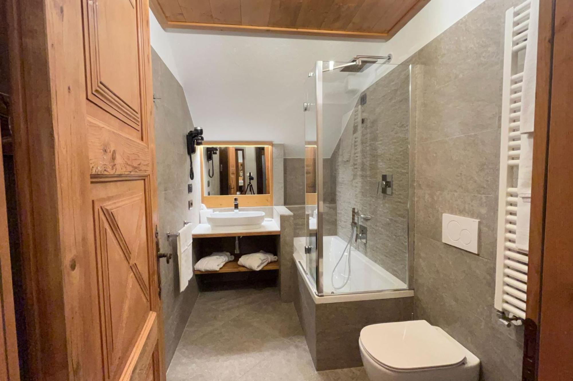 Hotel Bouton D'Or - Κουρμαγιέρ Εξωτερικό φωτογραφία
